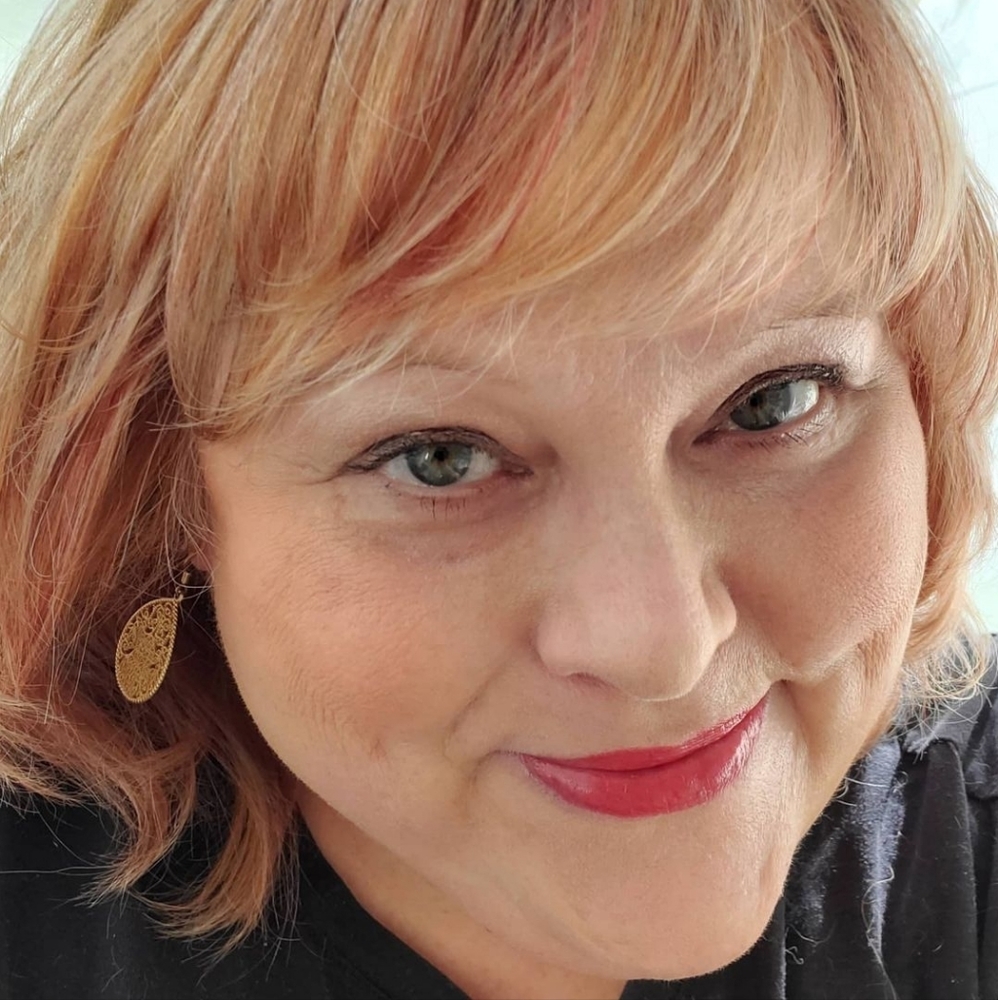 Meet your Posher, Leslie
